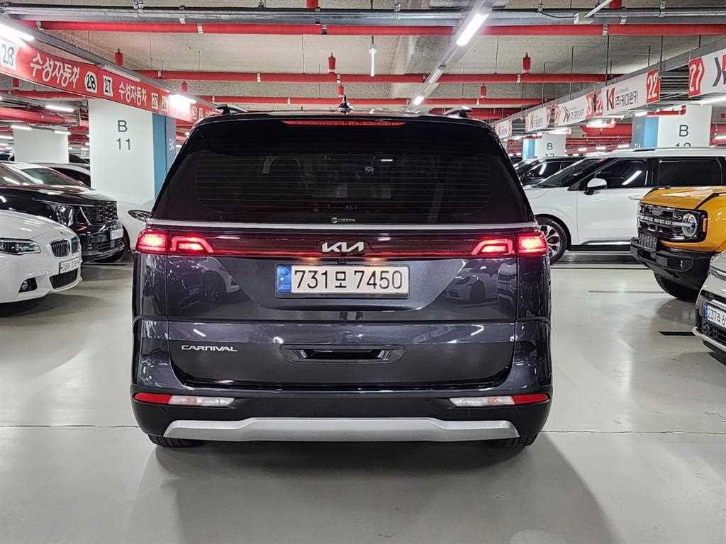 KIA Carnival - Vista 5