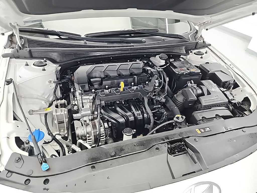 HYUNDAI Avante - Vista 5