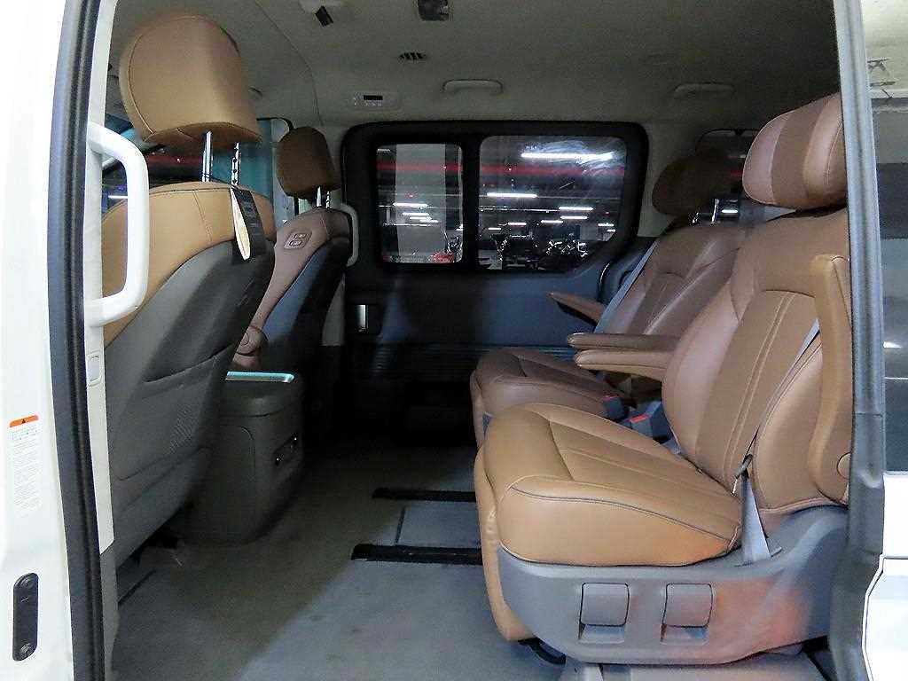 HYUNDAI Staria - Vista 7