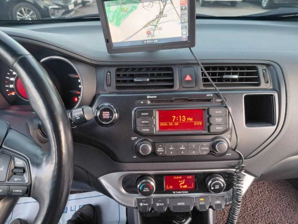KIA Pride - Vista 8