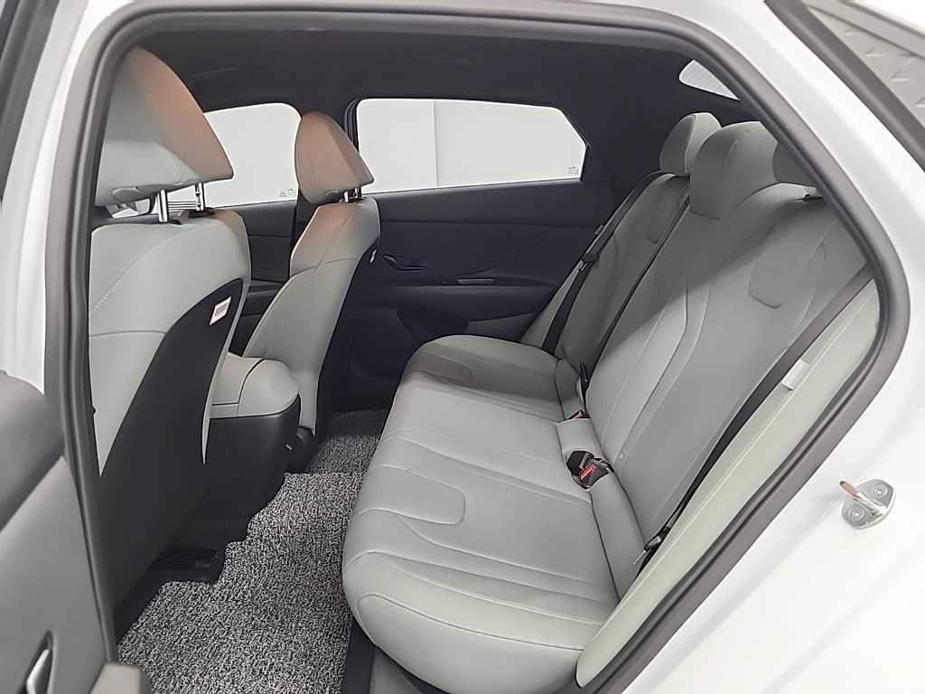 HYUNDAI Avante - Vista 12