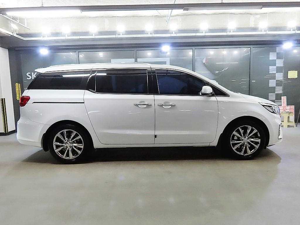 KIA Carnival - Vista 3