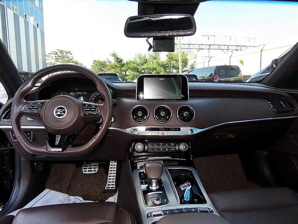 KIA Stinger - Vista 7