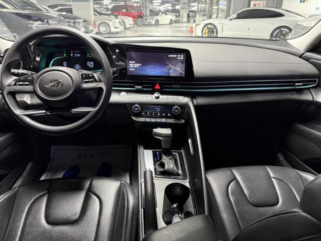 HYUNDAI Avante - Vista 7