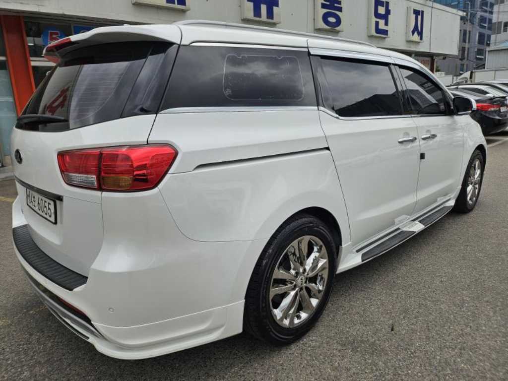 KIA Carnival - Vista 5