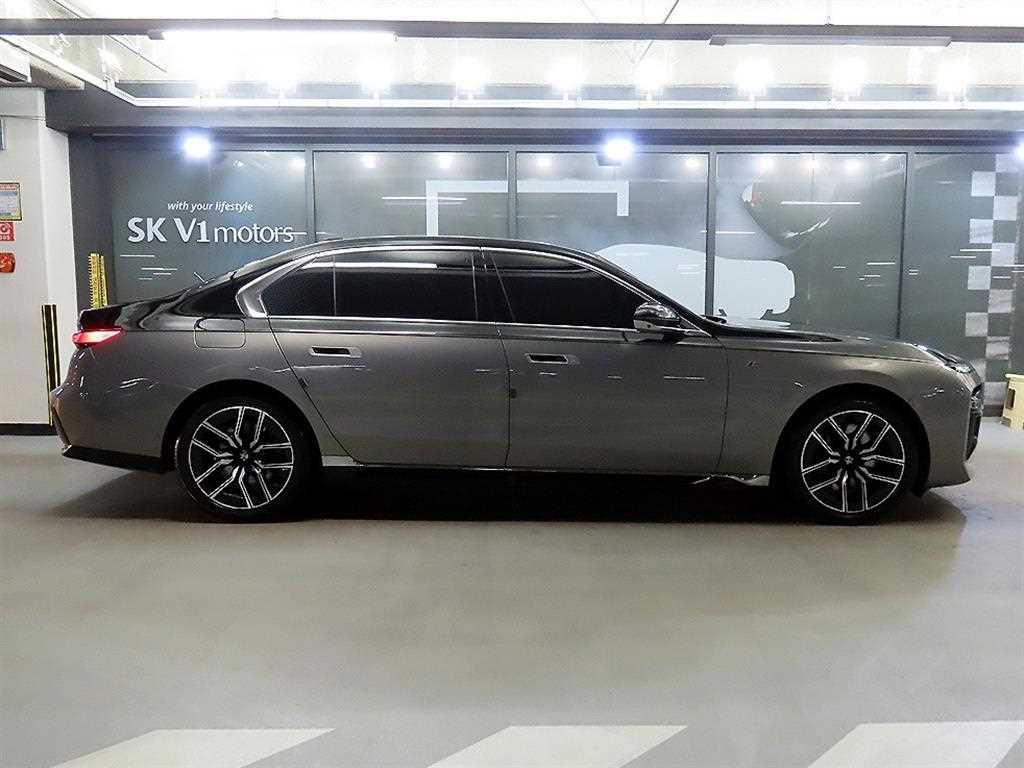 BMW 7 Series - Vista 3