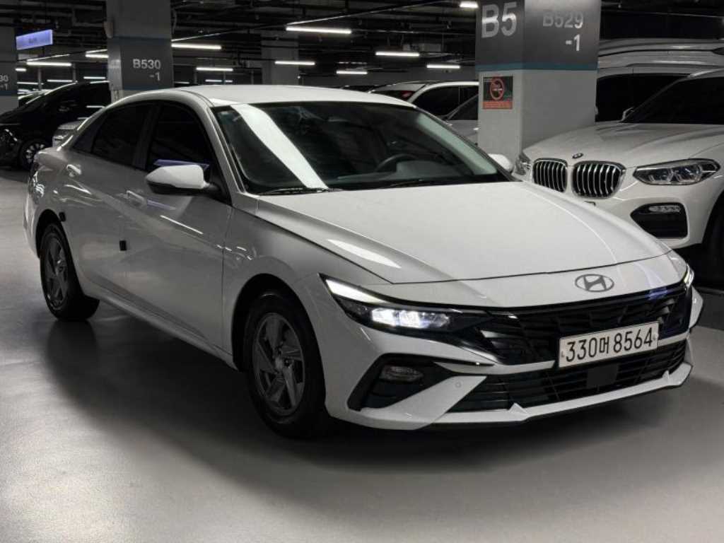 HYUNDAI Avante - Vista 2