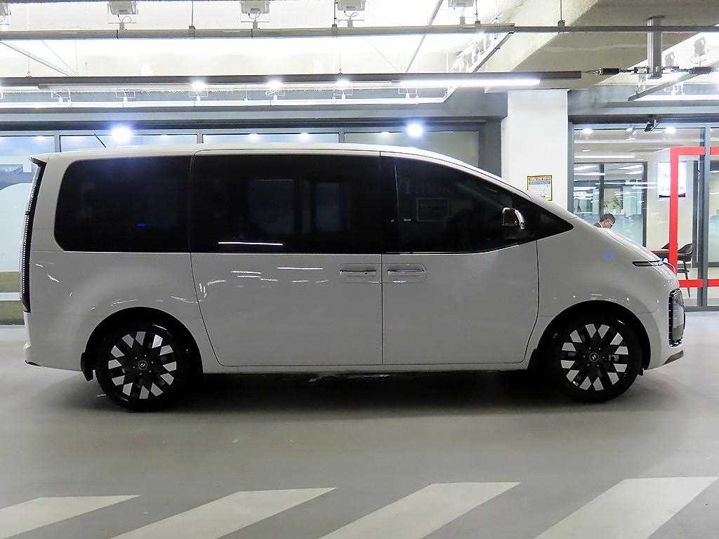HYUNDAI Staria - Vista 2