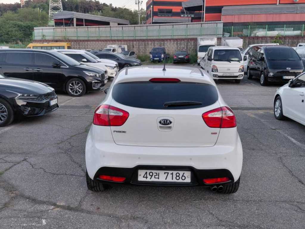 KIA Pride - Vista 4