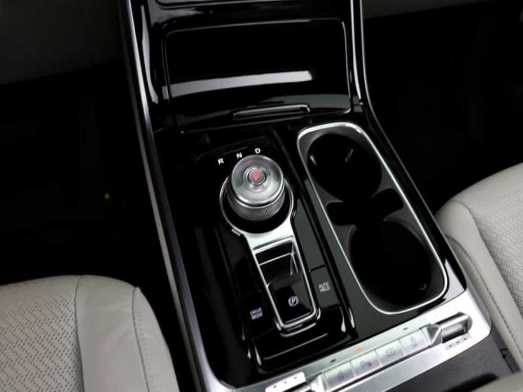 KIA Carnival - Vista 6