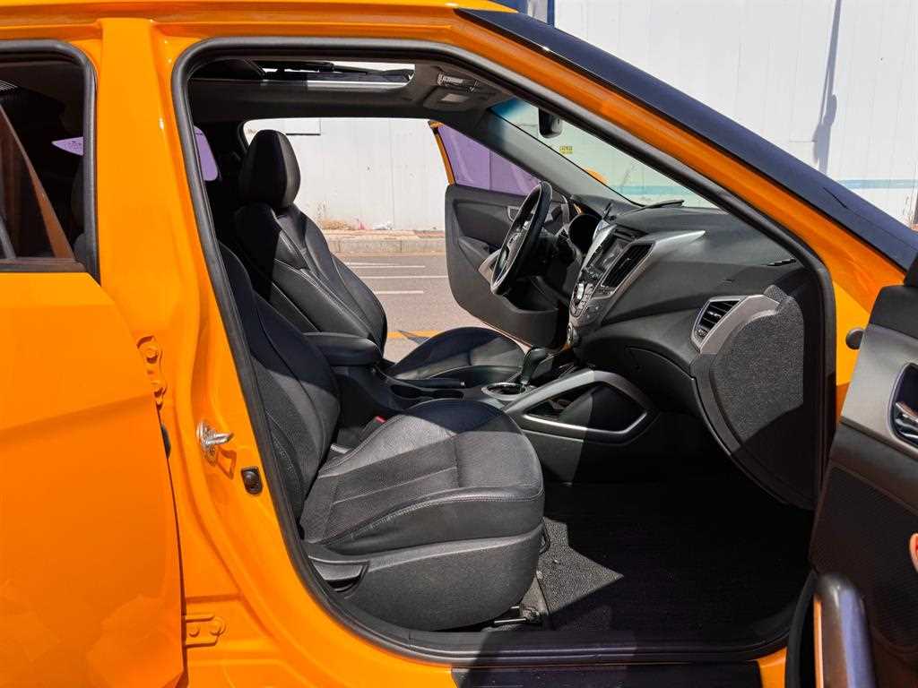 HYUNDAI Veloster - Vista 11