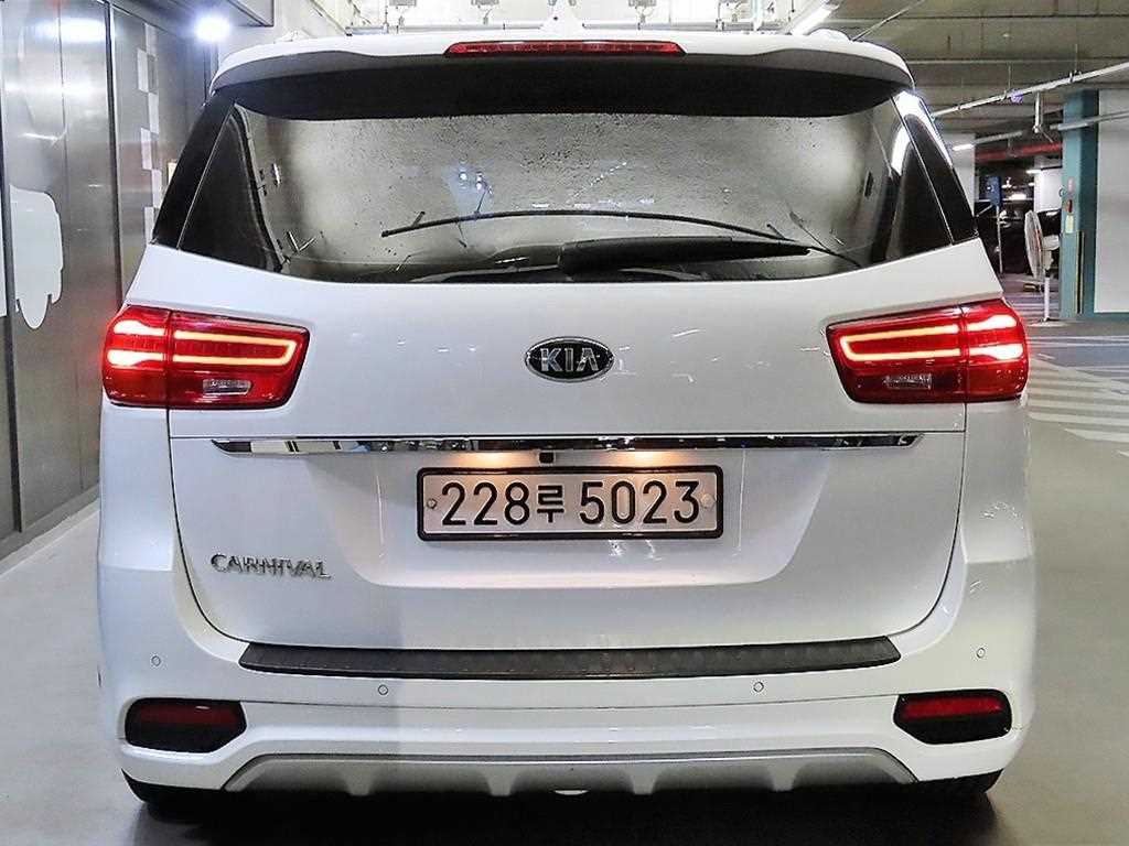 KIA Carnival - Vista 5