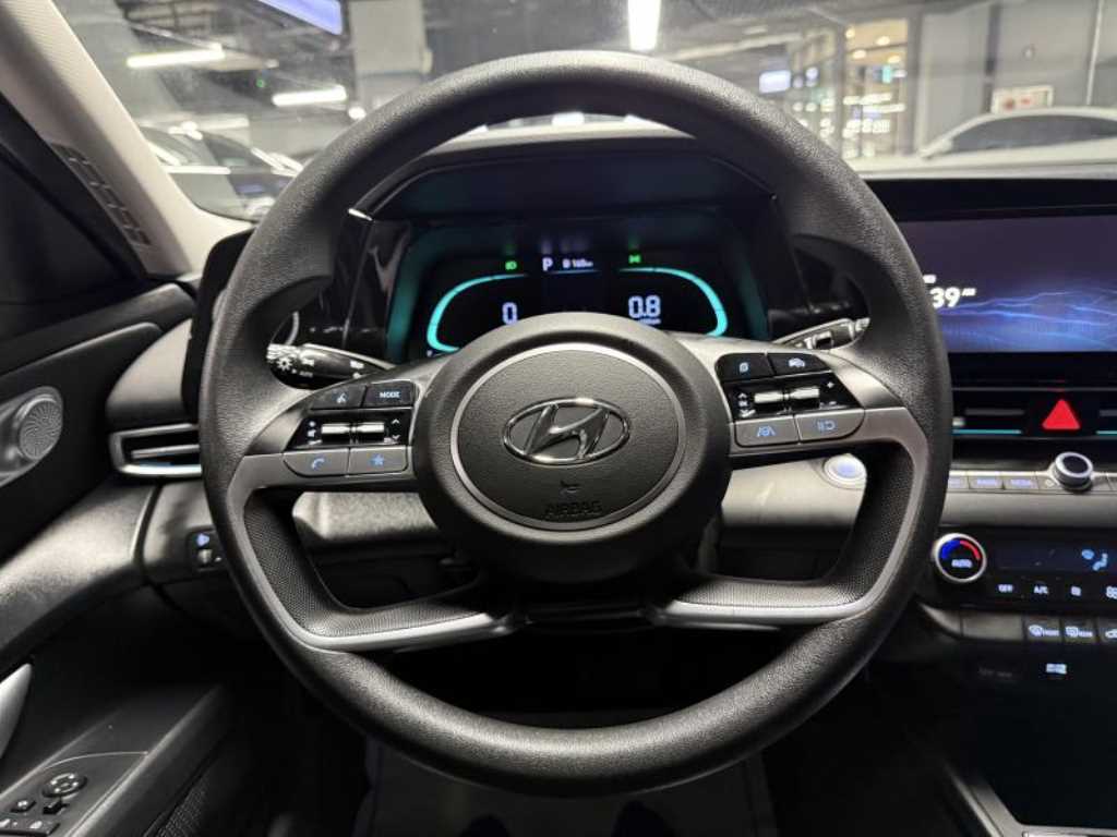 HYUNDAI Avante - Vista 8