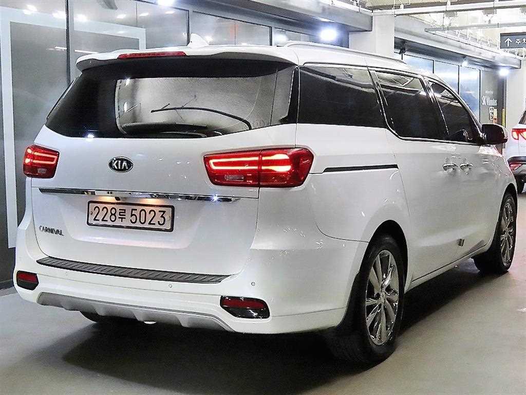 KIA Carnival - Vista 4