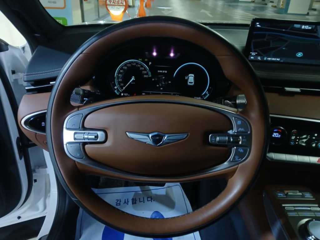 Genesis GV70 - Vista 8