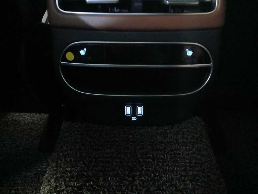 Genesis GV70 - Vista 11