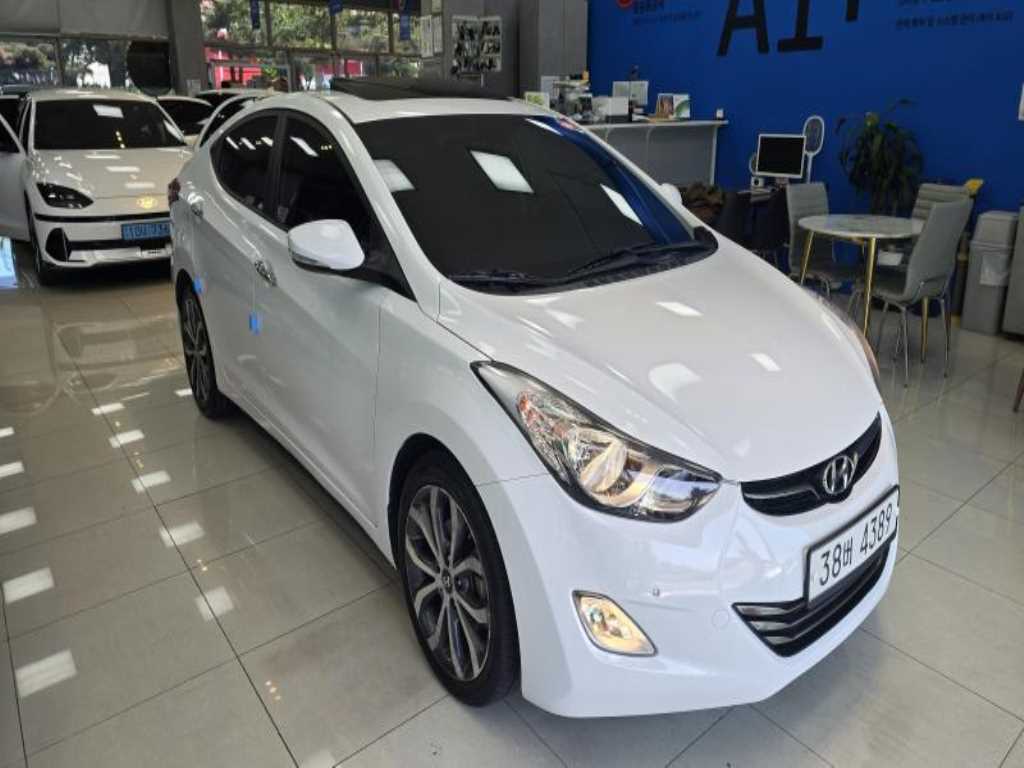 HYUNDAI Avante - Vista 5
