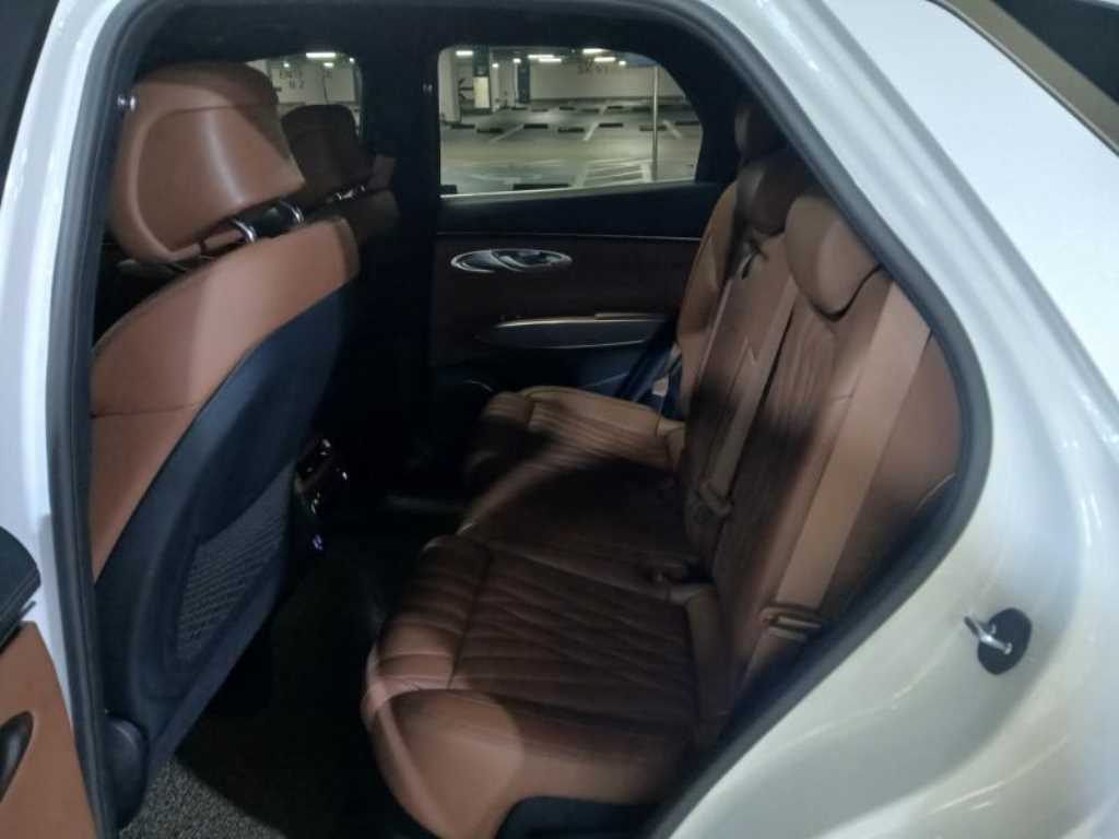 Genesis GV70 - Vista 7