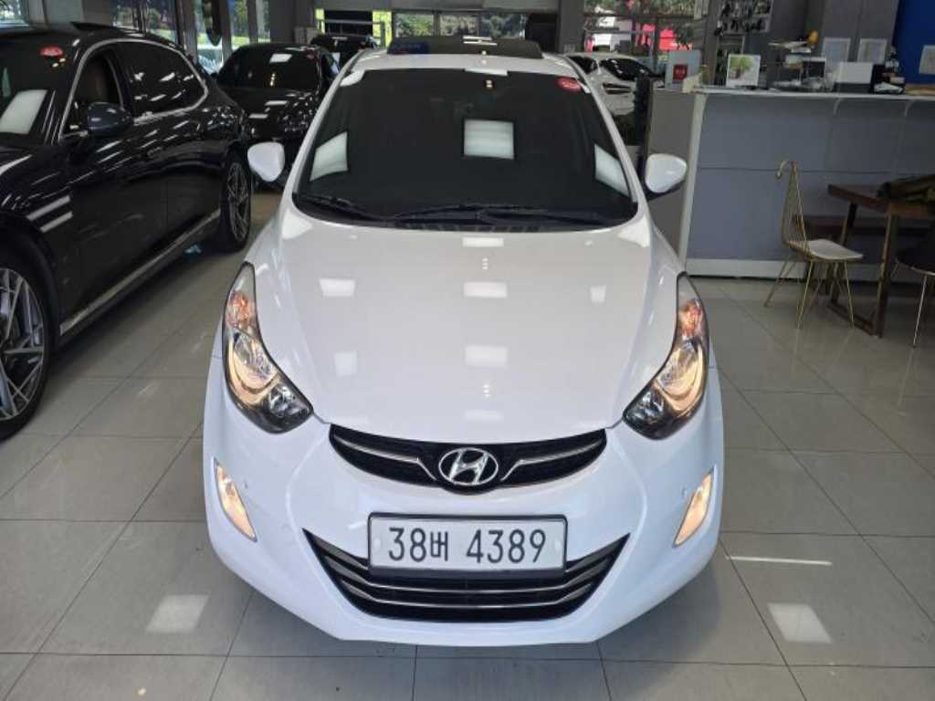 HYUNDAI Avante - Vista 2