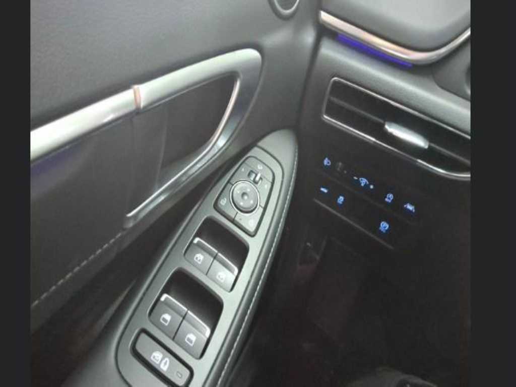 HYUNDAI Sonata - Vista 3
