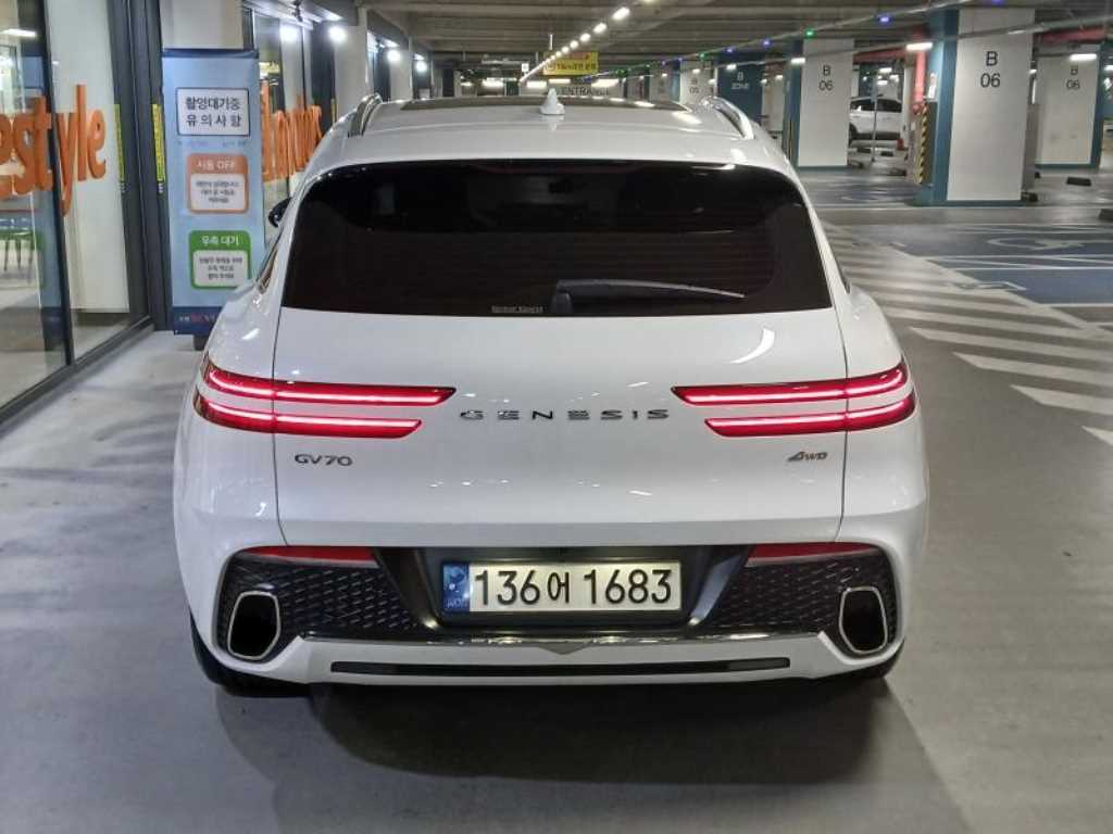 Genesis GV70 - Vista 5