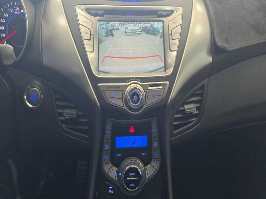 HYUNDAI Avante - Vista 9
