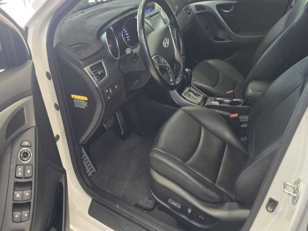 HYUNDAI Avante - Vista 6