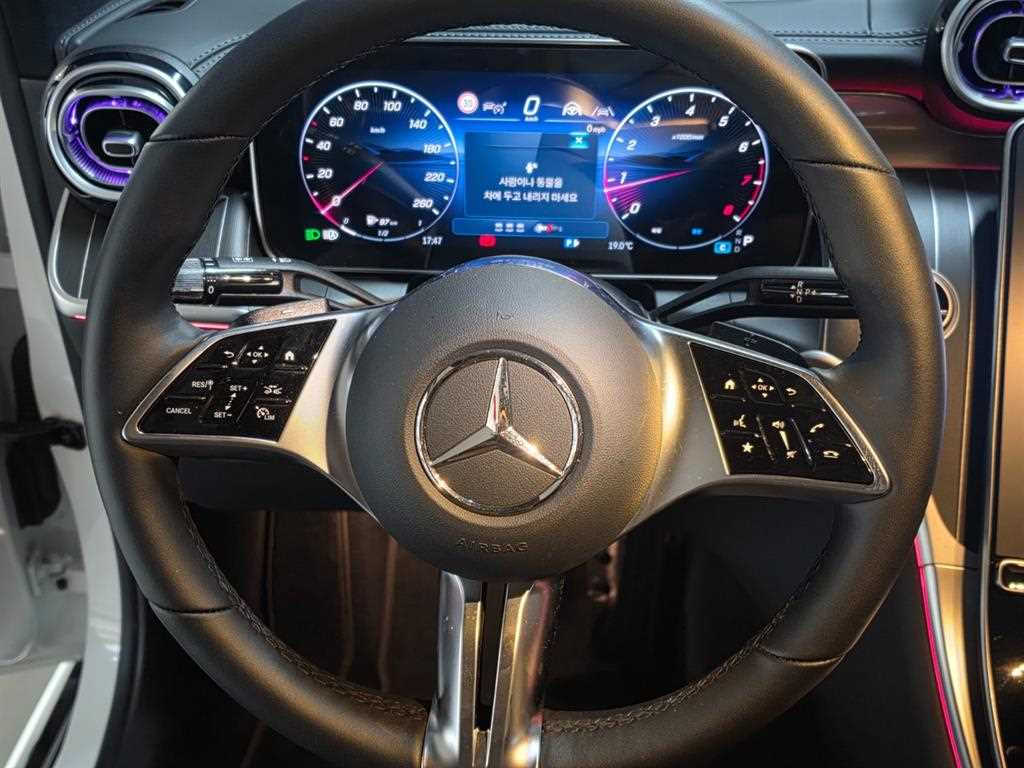 Mercedes Benz GLC Class - Vista 12