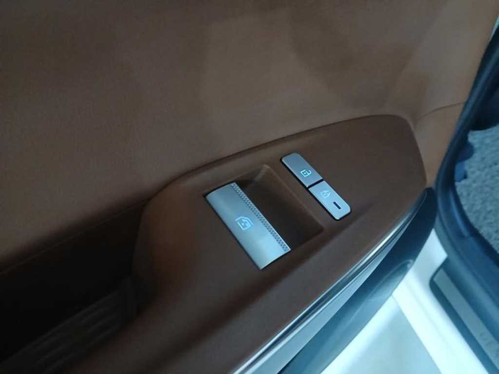 Genesis GV70 - Vista 10
