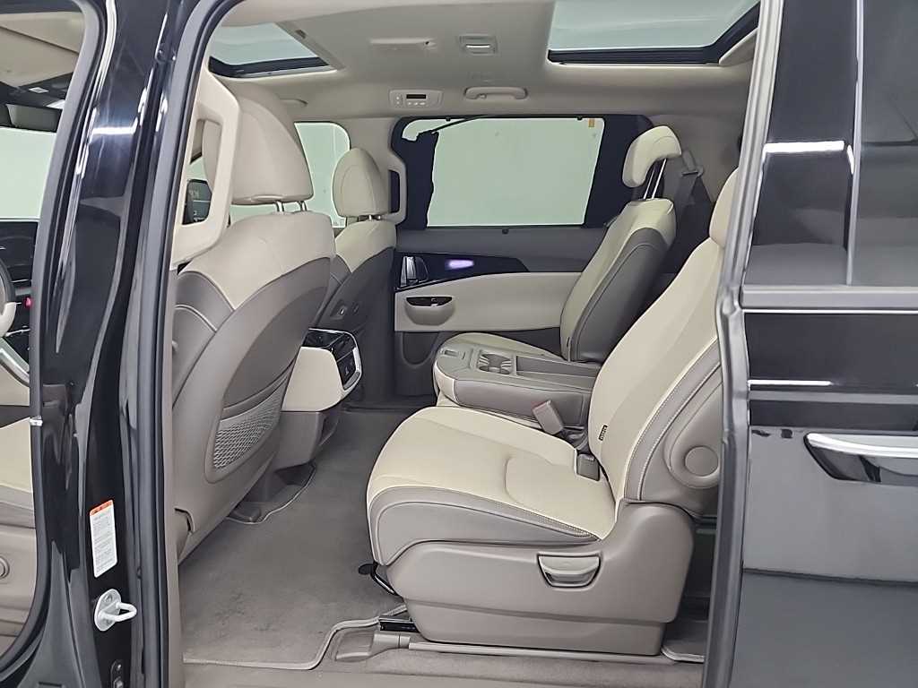 KIA Carnival - Vista 12
