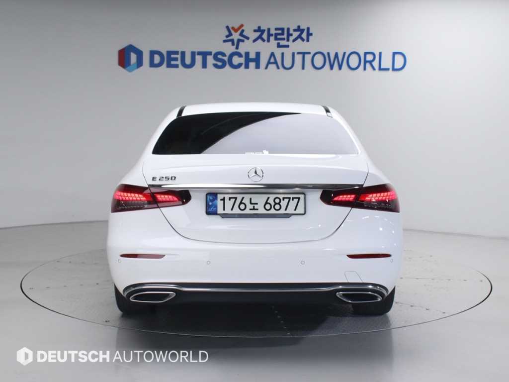Mercedes Benz E class - Vista 5
