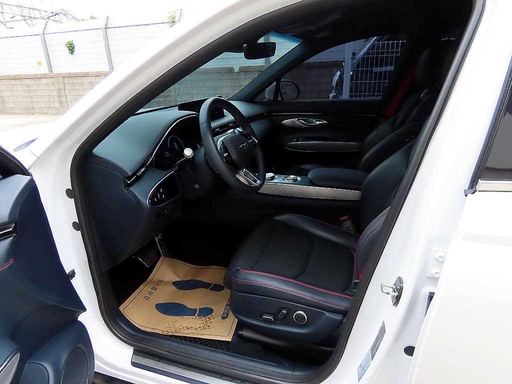 Genesis GV70 - Vista 5