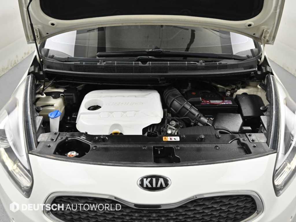 KIA Carens - Vista 6