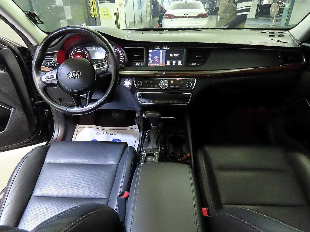 KIA K7 - Vista 10