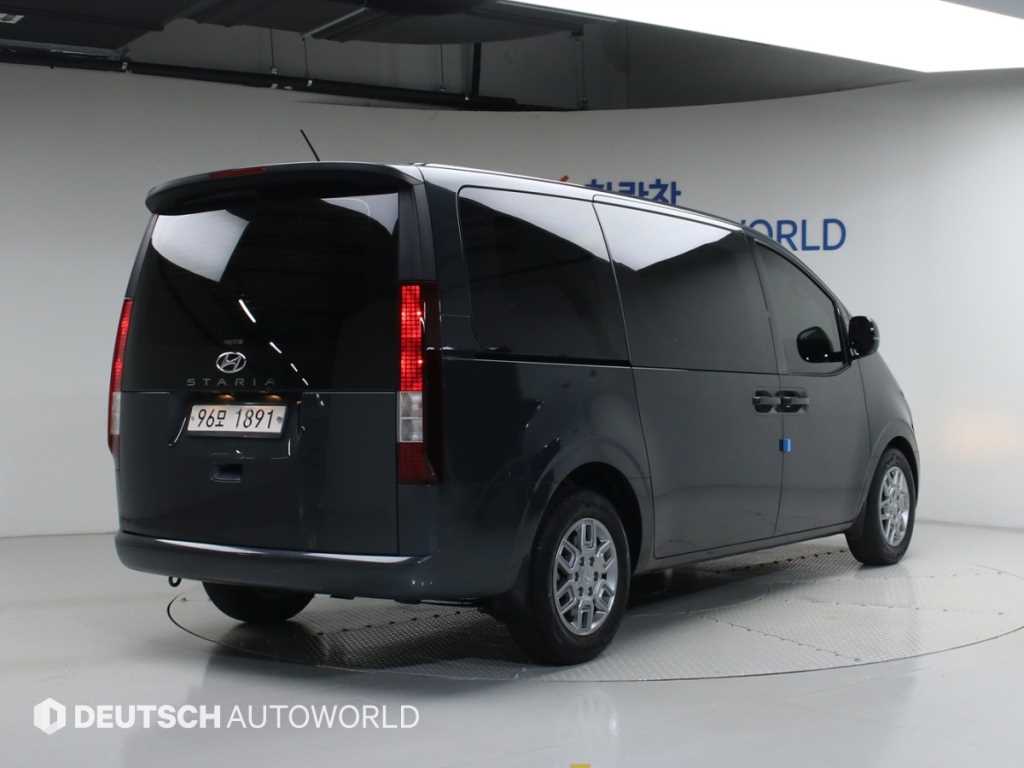 HYUNDAI Staria - Vista 2