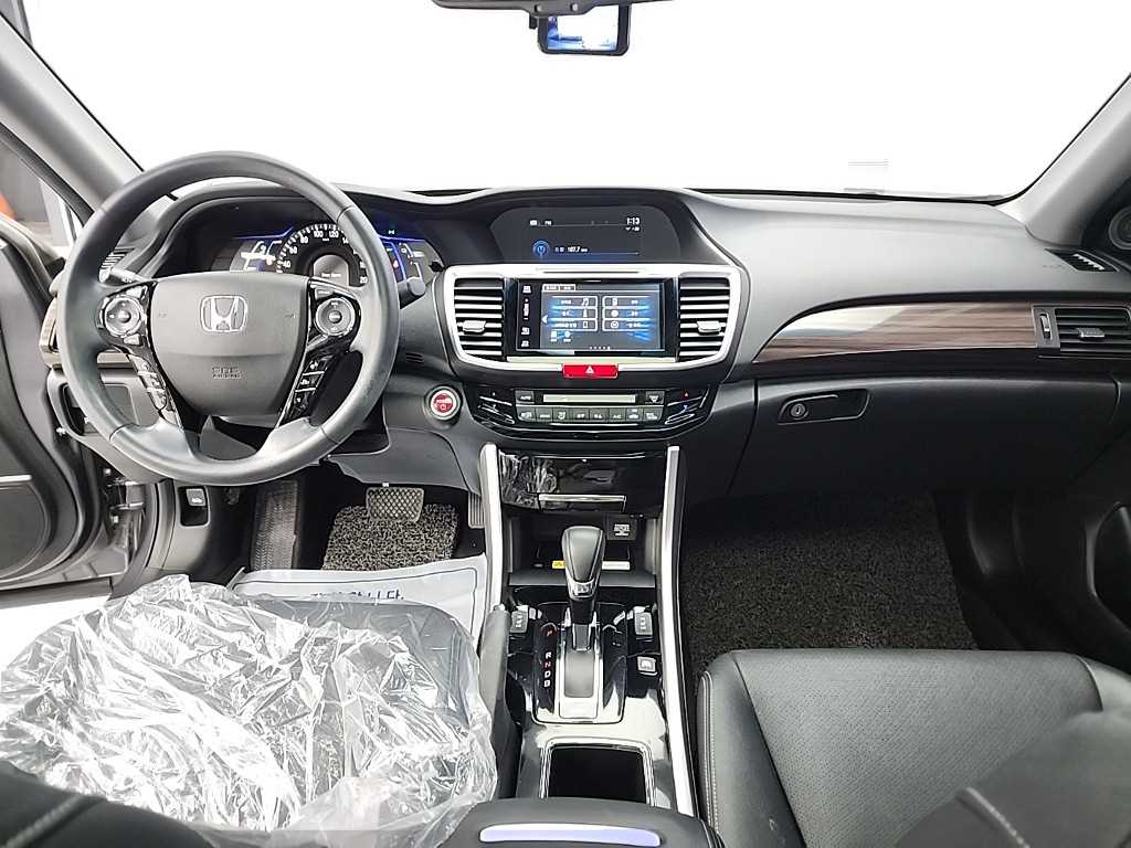 Honda Accord - Vista 7