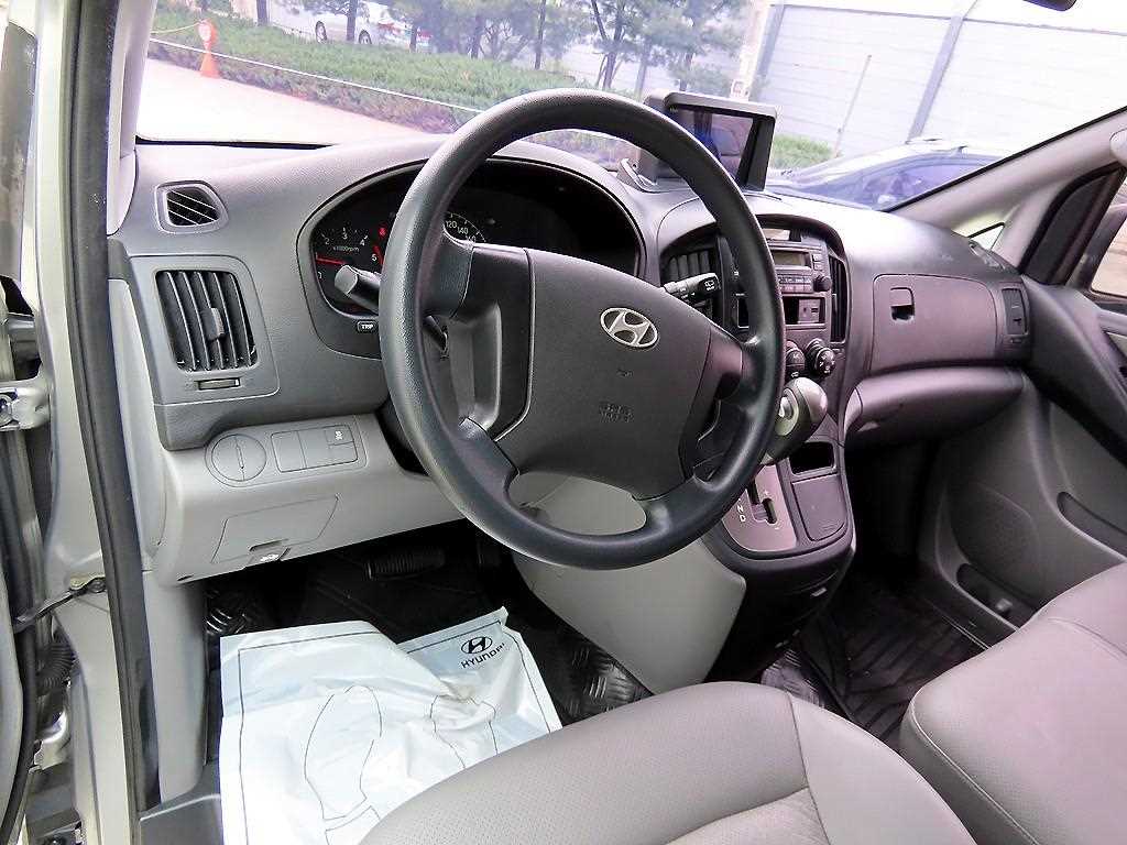HYUNDAI Starex - Vista 7