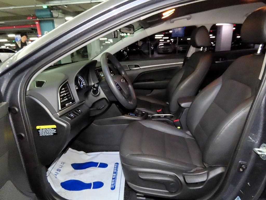 HYUNDAI Avante - Vista 6