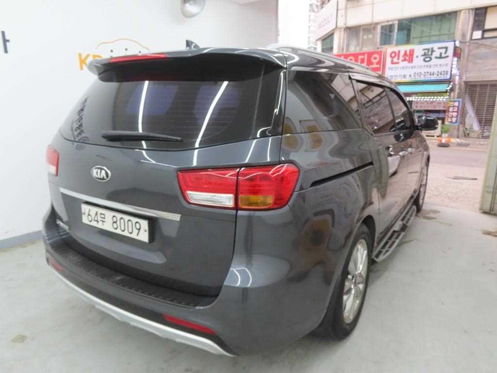 KIA Carnival - Vista 3