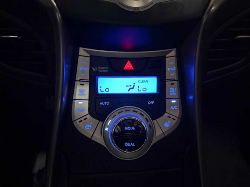 HYUNDAI Avante - Vista 11