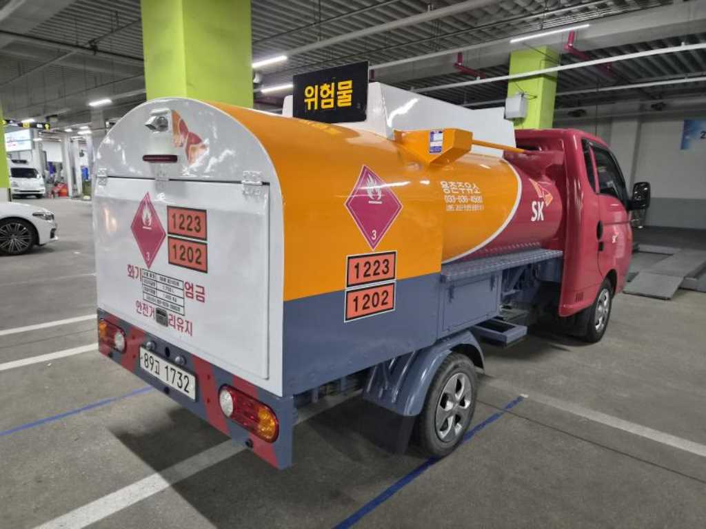 Small Truck Rori (an oil tank/Moving Gas/Home) - Vista 4