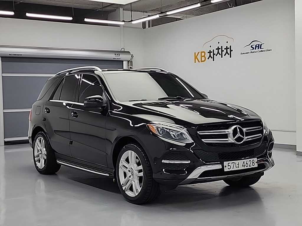 Mercedes Benz GLE Class - Vista 4