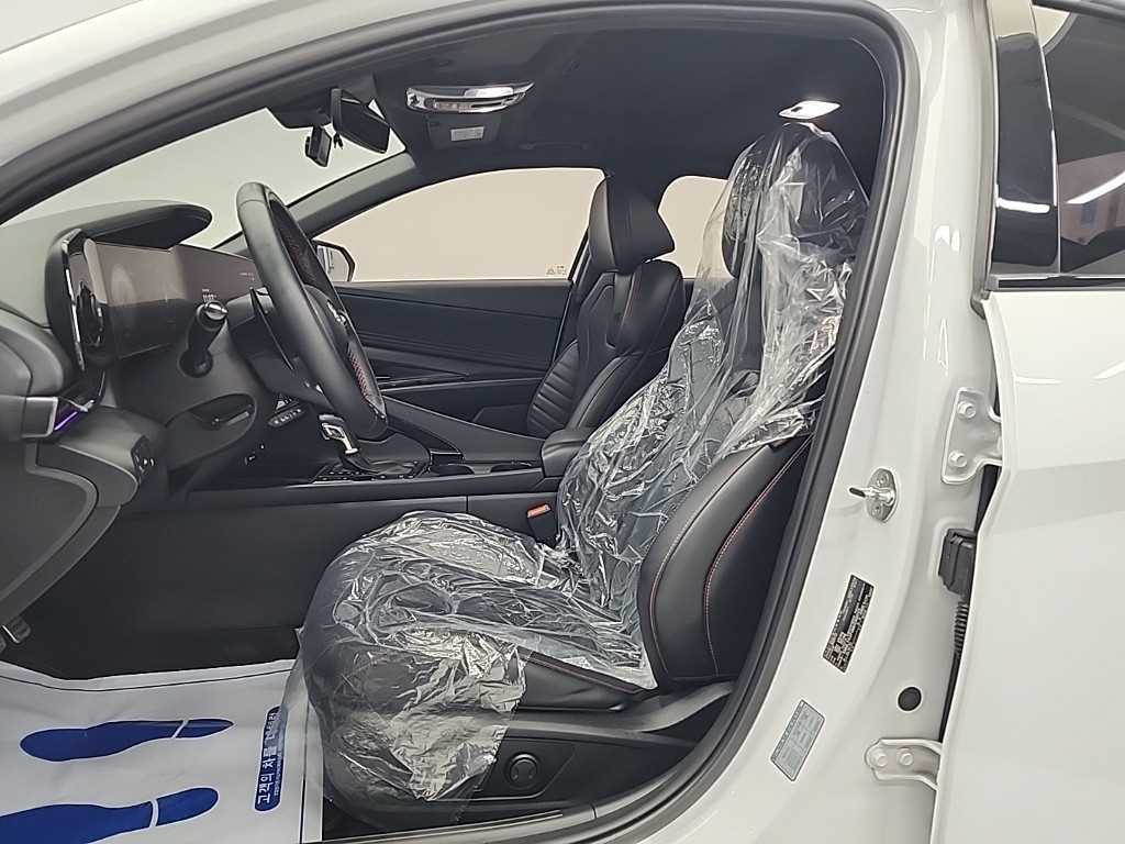 HYUNDAI Avante - Vista 9