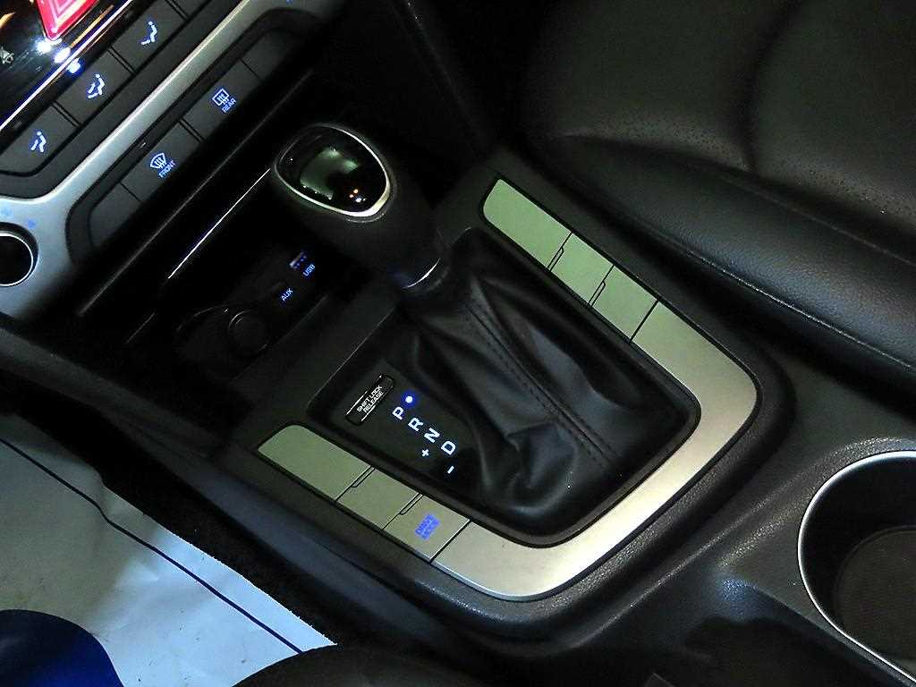 HYUNDAI Avante - Vista 12