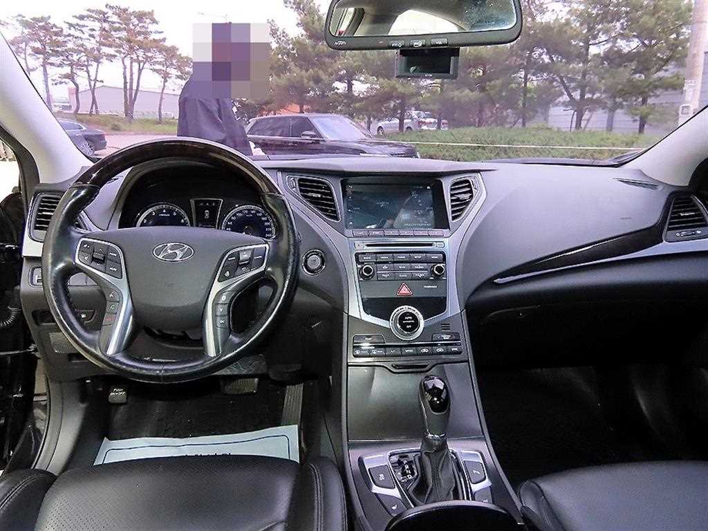 HYUNDAI Grandeur - Vista 7