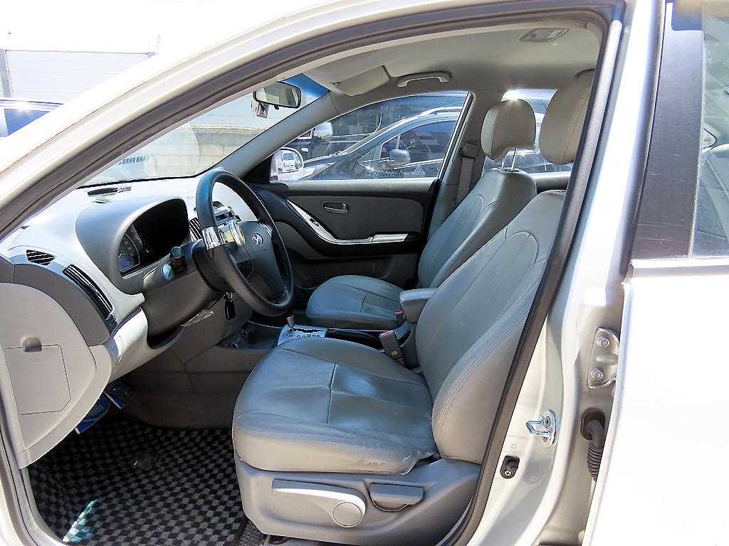 HYUNDAI Avante - Vista 5