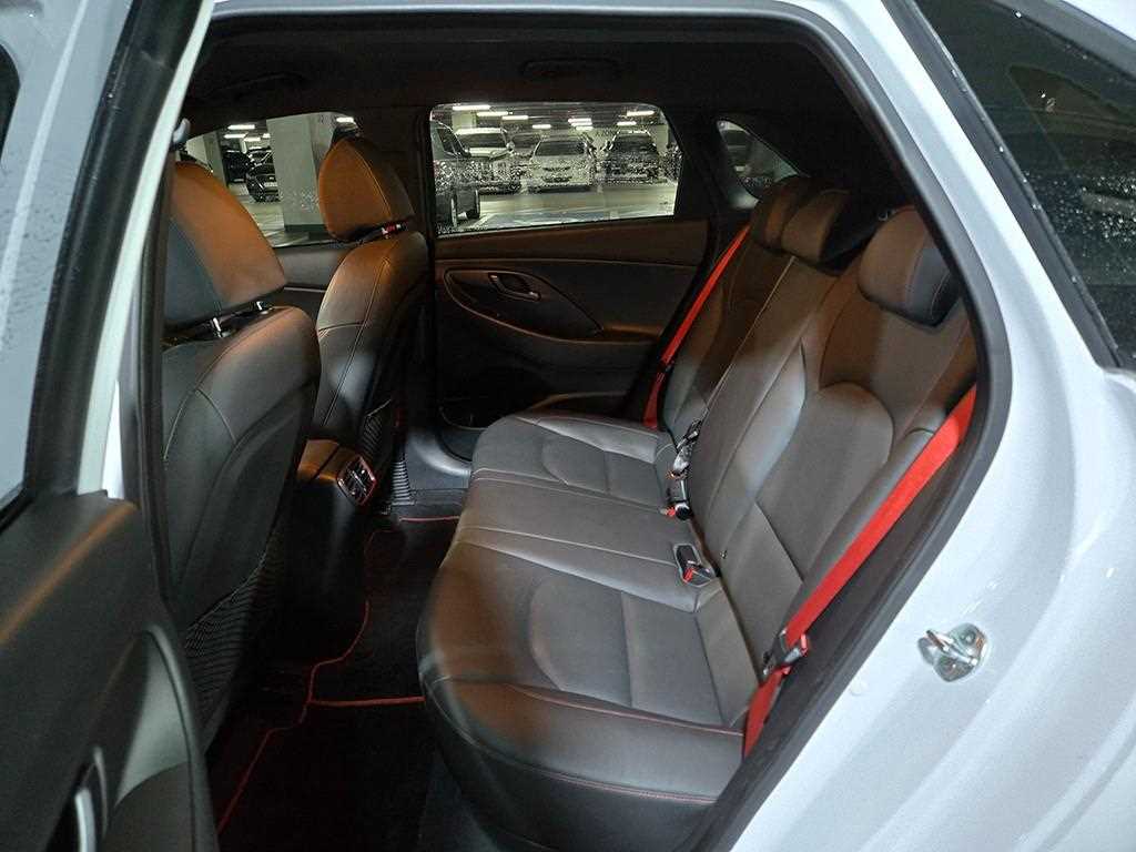 HYUNDAI i30 - Vista 7