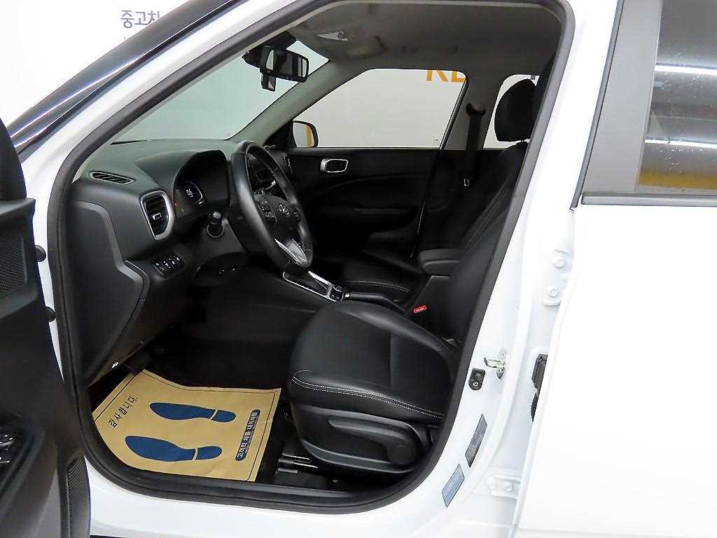 HYUNDAI Venue - Vista 5