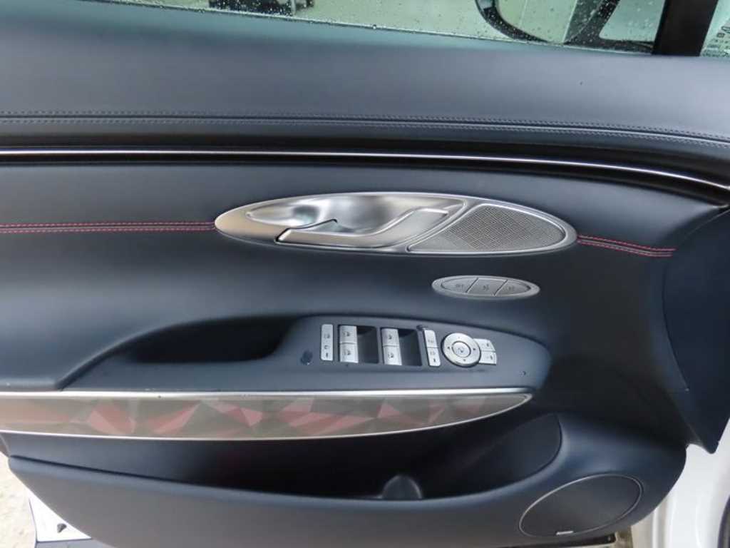 Genesis GV70 - Vista 7