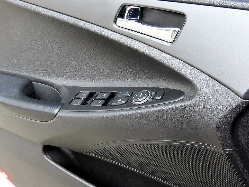 HYUNDAI Sonata - Vista 12